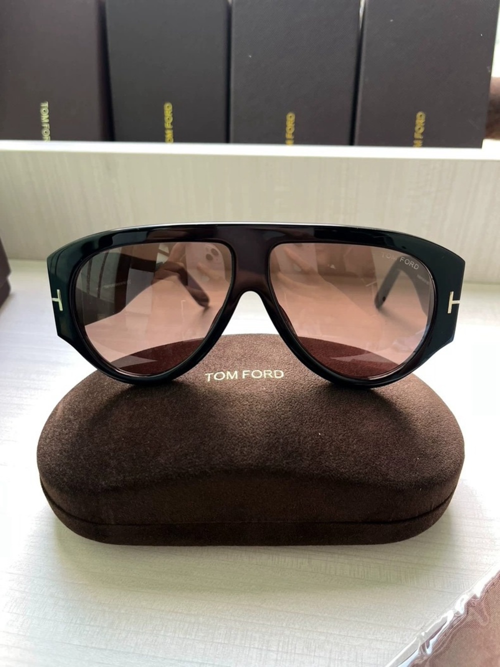 Tom Ford FT1044 Oversized Shield Sunglasses - Black / Gold NEW - Picture 4 of 10